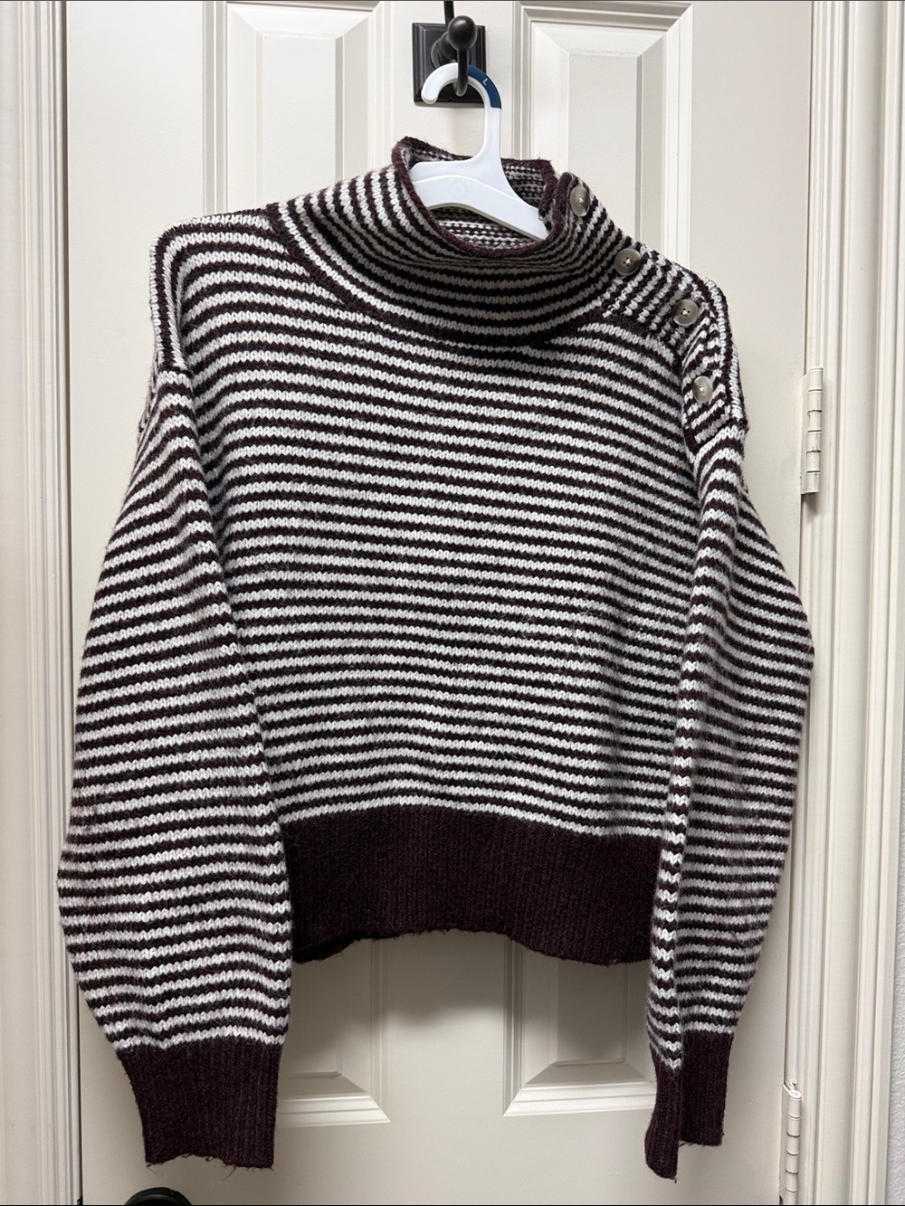 Universal Thread maroon sweater size large